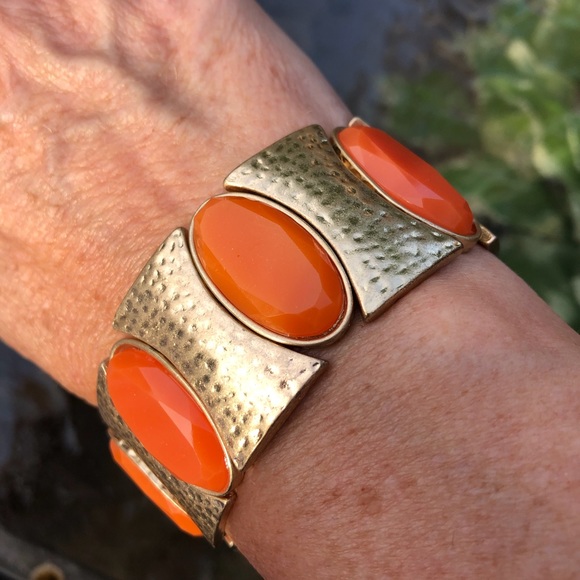 Stretch Bracelet Hammer Gold Tone Orange Ovals NWO - Picture 7 of 7